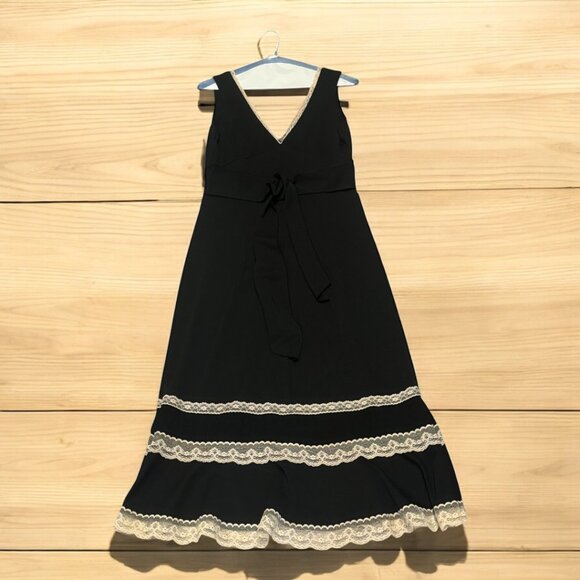 SOLD Black V-Neck Dress with White Lace Trim | Express | Size 7/8 M - Picture 4 of 6